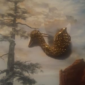 Swan brooch